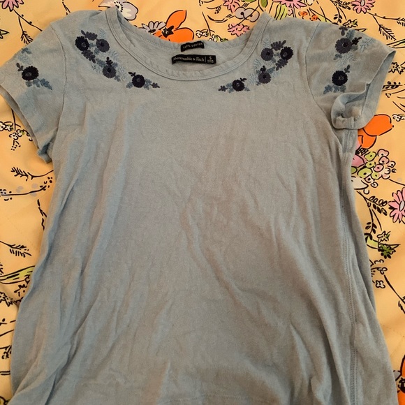 Abercrombie Tshirt - Picture 1 of 4